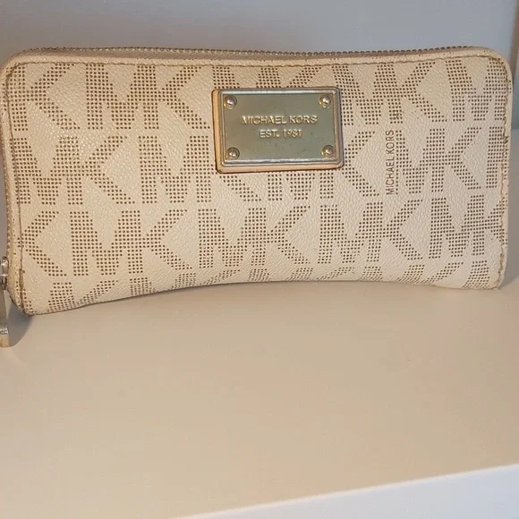 MICHAEL KORS WALLET - Picture 2 of 12